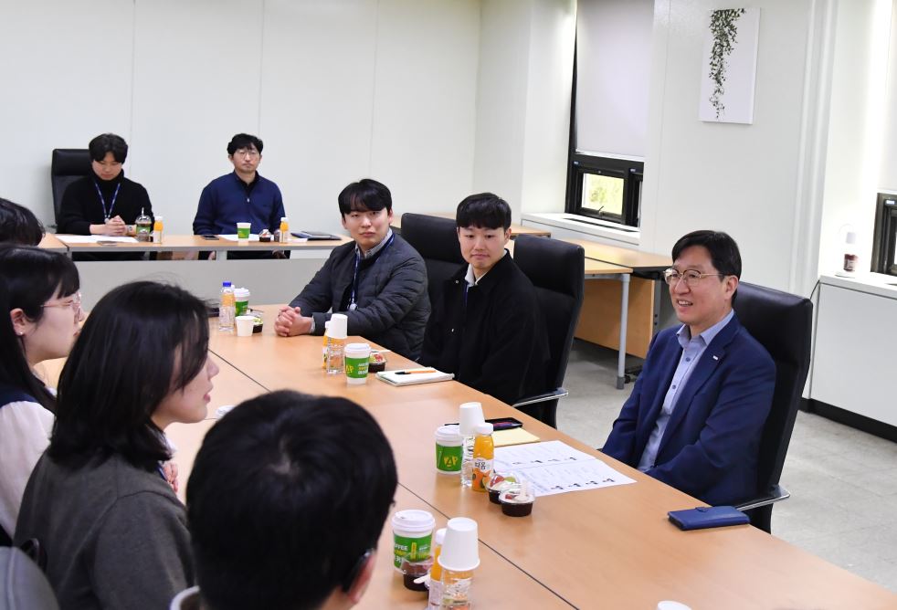 [이미지] 성창훈 사장, 젊은 세대의 목소리에 귀 기울여 혁신이끌 것